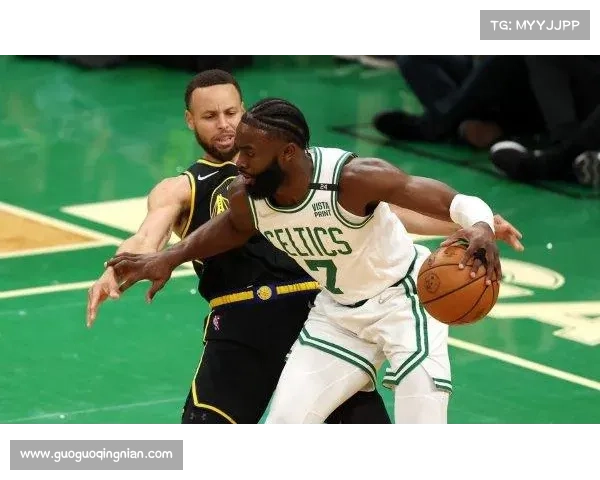 12年后,NBA总决赛的地板上又长出了三叶草 12年后,NBA总决赛的地板上又长出了三叶草